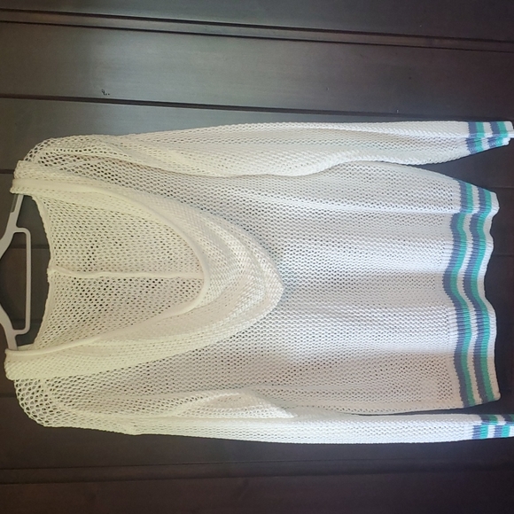 Nwt Eesome Boutique hooded pullover - Picture 3 of 3